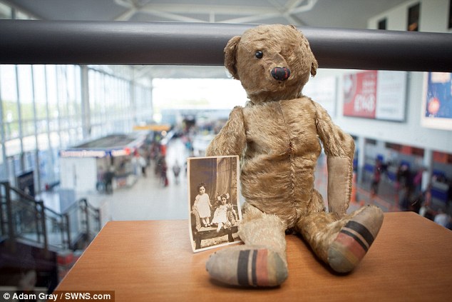 英机场现百年古董泰迪熊 收藏价值高