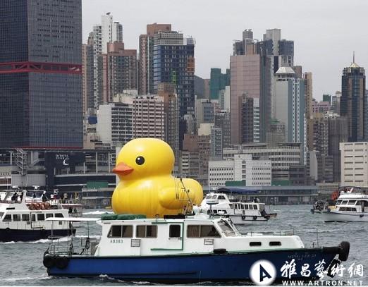 高18米新版大黄鸭将游往台湾基隆并永久保存 ()