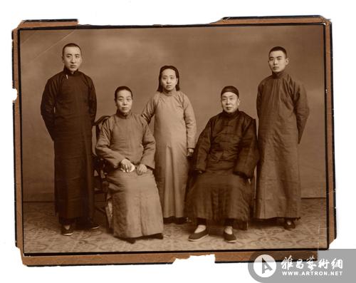 图1、1940年代，苏庚春一家摄于北京，右起：苏庚春、苏惕夫、苏庚春之妹、苏庚春之母、苏庚春之弟