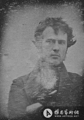 1839年，美国摄影师罗伯特·科尼利厄斯拍摄了第一张自拍照