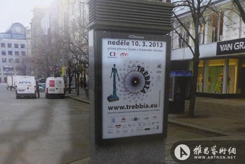 捷克第十四届最高文化艺术特殊贡献奖在总统府颁奖的海报遍布布拉格街头