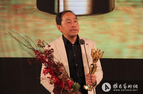 鲍贤伦获得第八届AAC艺术中国·年度书法艺术家大奖
