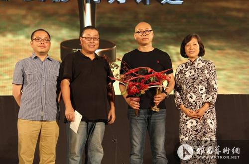 王国锋获得第八届AAC艺术中国·年度摄影艺术家大奖 ()
