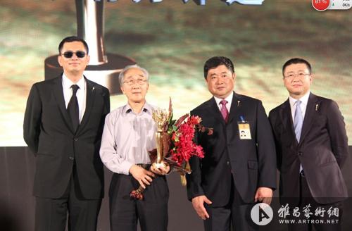 靳尚谊获得第八届AAC艺术中国·终身成就奖