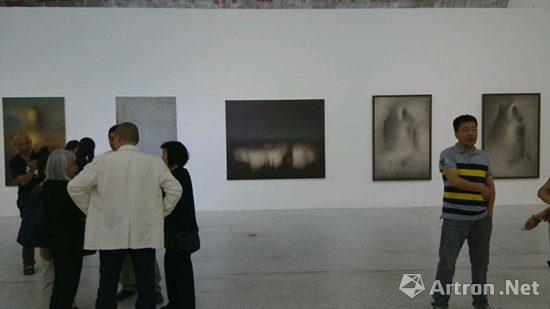 “裸视时空的绘画:实验非辨别性的心与眼”——王舒野个展在东京画廊开幕