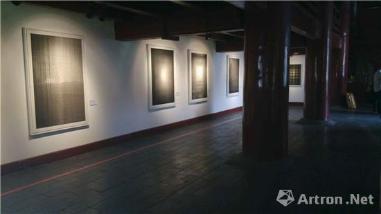 “千丝万缕：张朝晖个展”在红门画廊开幕