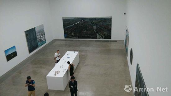 “精神风景——中国青年艺术家群展”在艺美公益基金会开幕