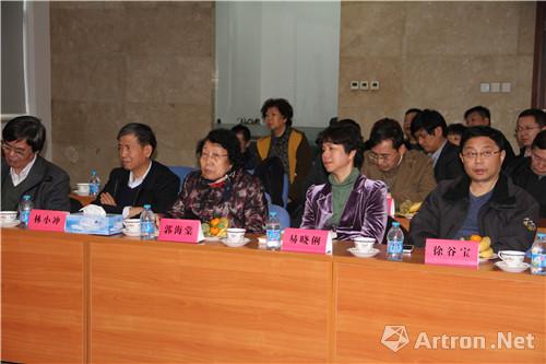 研讨会现场 从左至右为：林小冲、郭海棠、易晓俐、徐谷宝