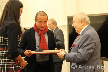 中国艺术家牟克获颁俄艺术科学院奖 计划于5月办个展