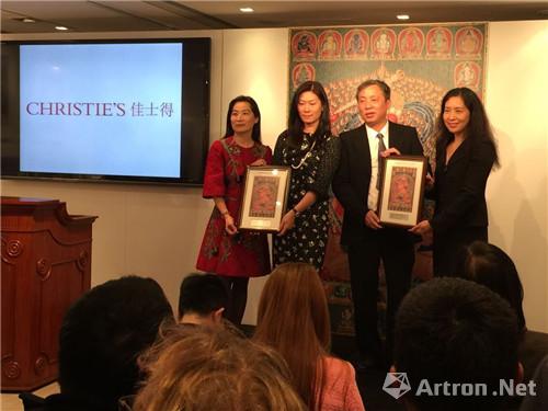 香港巴塞尔直通车-龙美术馆创办人刘益谦王薇夫妇与佳士得完成3.48亿港元唐卡交接