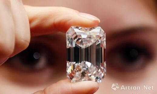 100克拉祖母绿形“完美”钻石在美国蘇富比拍出1.37亿元