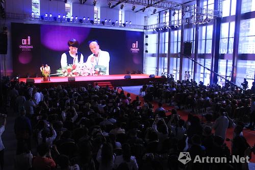 首届长江国际影像双年展:一次“乱七八糟”的影像展
