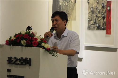 湖南新闻广电局副局长尹飞舟在开幕式上发言