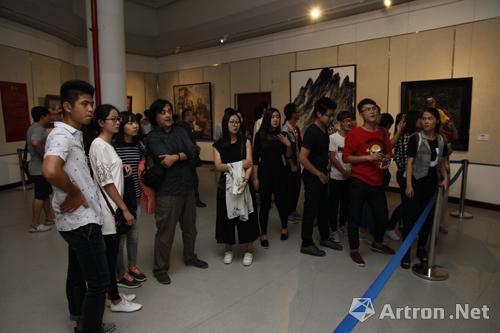 “接力2015·山东油画作品展巡回展”（泰安站）在泰安美术馆举行