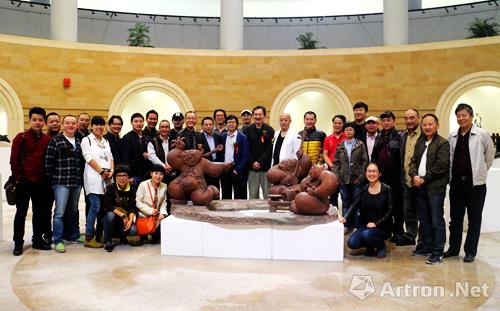 “2015西安.第二届南北雕塑联展”在古城西安开幕 ()