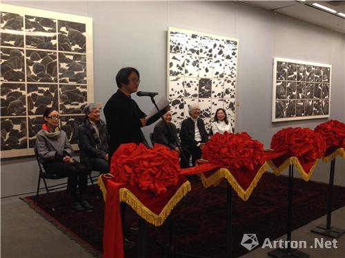 北京画院副院长、美术馆馆长吴洪亮主持展览开幕式并致辞 