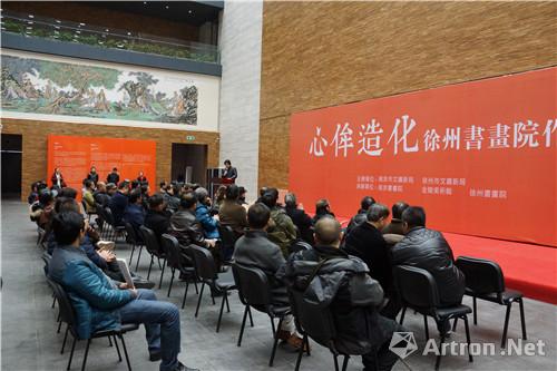 并在中国美术馆等重要平台举办画展