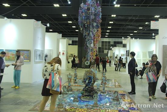 首届新加坡当代艺博会开幕 聚焦青年艺术家 ()