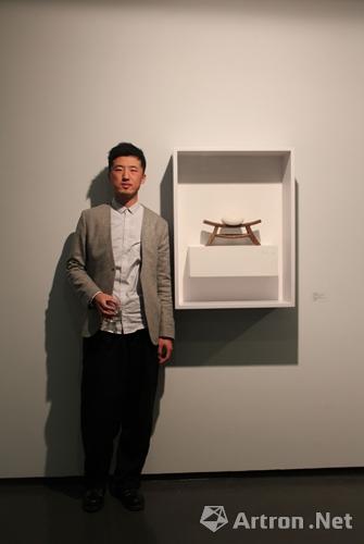杨穹个展“深井冰” 用调侃的方式揭示现实社会