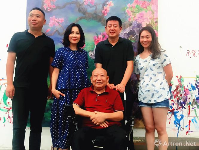 刘嘉玲为”五彩基金“捐款  呼吁关注残障儿童
