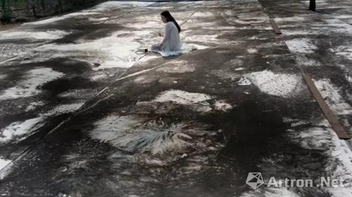 冰逸的《囙:黑光》：用绘画对抗身体的规训_-自己的-绘画-物象-中国画-中国-视觉