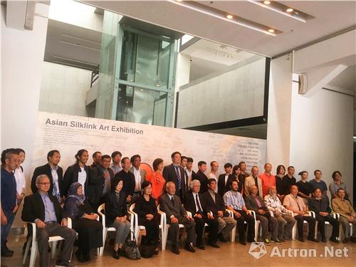 不同时空体系艺术的平等对话 “亚洲丝链美术展”在广美大学城美术馆开幕 ()