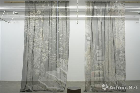 Anto<em></em>nia Low，《奥莱瓦诺罗马诺》I&II，丝绸打印，450×280cm，2016