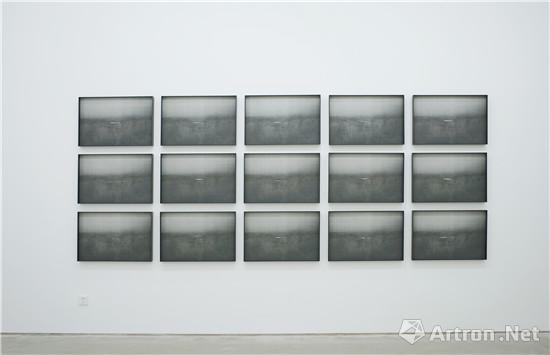 李昶,《池》，丝网版画，4种黑色粉末套色，综合材料手绘，48×72.3cm×15，2016